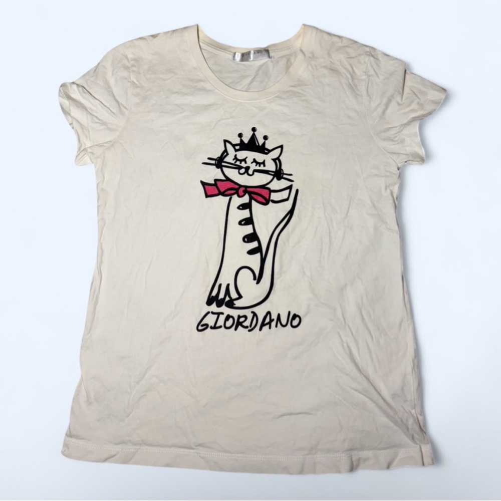 Giordano white cat in a crown with a bow graphic tee ⏹️